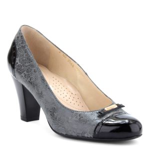 Fekete-szürke színkombinált női bőr cipő. Sarka 7 cm magas. A cipő bélése és felsőrésze is természetes bőrből készült, komfortos talpbéléssel.
