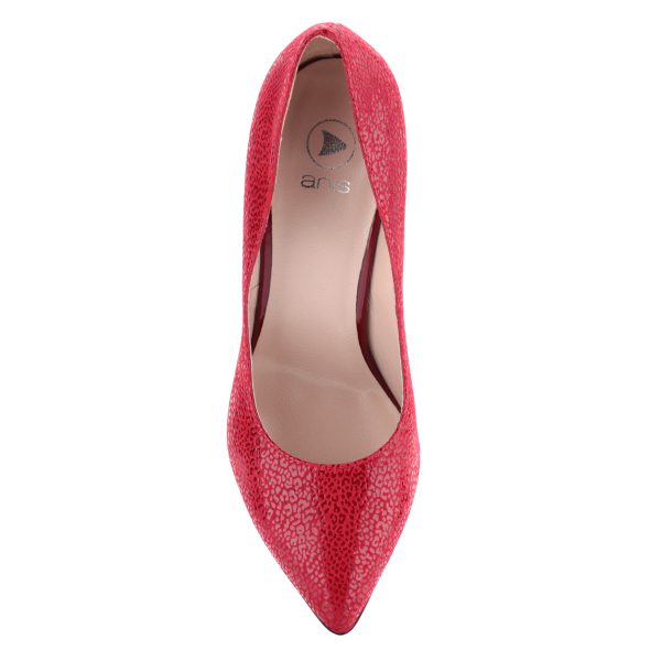 Anis alkalmi cipő piros színben 9 cm magas sarokkal, hegyes orral, különleges texturált felületű bőrből, bőr béléssel. Elegáns női cipő.