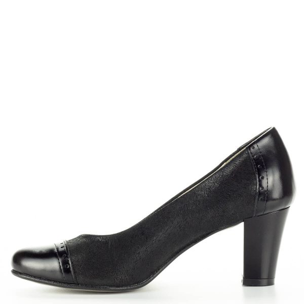 Verdi fekete női bőr cipő kívül-belül természetes bőrből stabil sarokkal. Puha párnázott talpbéléssel készült. Sarokmagassága 6 cm.