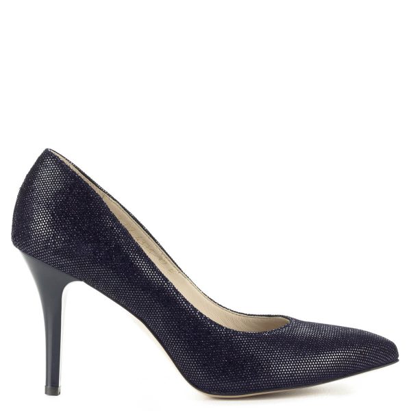 Anis kék-ezüst magassarkú női cipő 9 cm magasságú sarokkal. Bőrét apró ezüst minta díszíti. Anyaga kívül-belül természetes bőr.