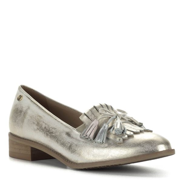 Carla Ricci arany bőr cipő 2,5 cm magasságú sarokkal. Díszei és arany színű csillogása eleganciát kölcsönöznek a cipőnek.