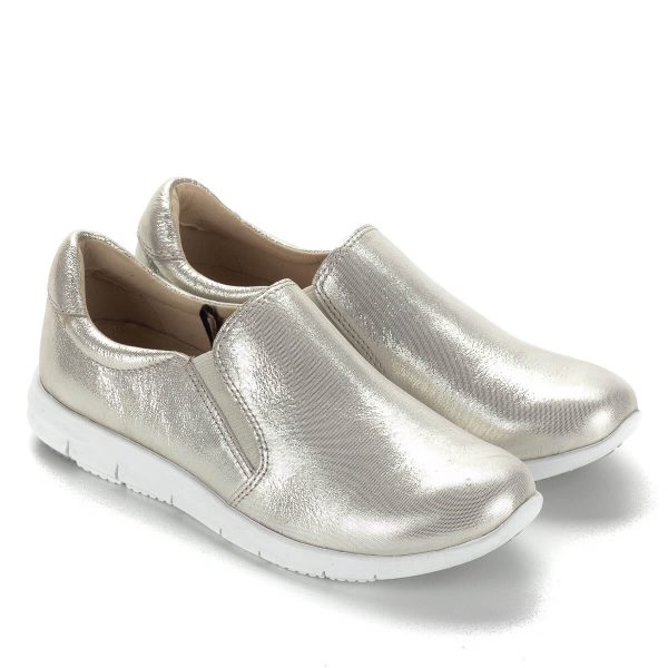 Csillogós Caprice sportos cipő fehér gumi talppal. Bélése és felsőrésze bőr, két oldalt gumi betét található. Kényelmes, stílusos cipő ingyenes szállítással