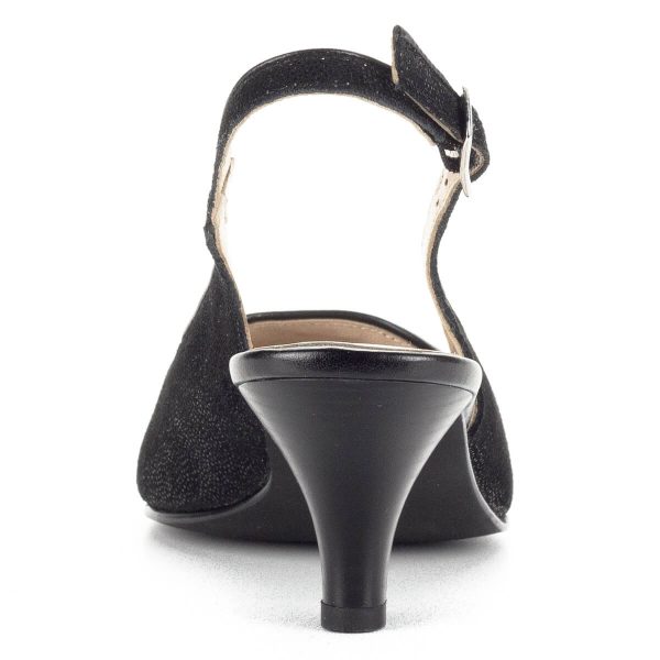 Fekete Alpina bőr szandálcipő 5,5 cm magas sarokkal. Talpa G szélességű, felsőrésze és bélése egyaránt bőr. A sarokpánt csattal állítható, puha bőr cipő.