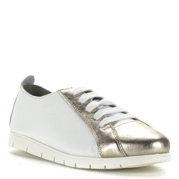 Cadenzza fűzős cipő bőrből. A cipő fehér-arany színkombinációban készült gumi talppal, puha bőr béléssel.