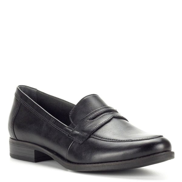 Lapos sarkú fekete Tamaris cipő vastag gumi talppal. Talpbélése puha párnázott, egész napos kényelmet biztosít. A cipő sarka 2,5 cm magas, felsőrésze lábfejen zárt. A lapos sarkú fekete Tamaris cipő természetes bőrből készült, esős, hűvös időben kiváló választás. Szoknyával és nadrággal is remekül kombinálható. - Tamaris 1-24215-21 001