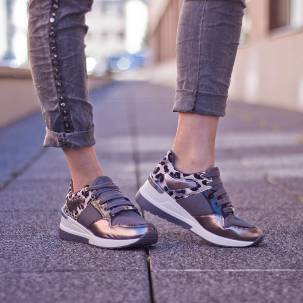 Szürke Menbur női sneakers emelt sarokkal. Fűzős platformos tornacipő 1