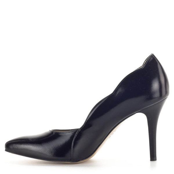 Fekete Anis cipő 9 cm-es sarokkal, hullámos szabásvonallal