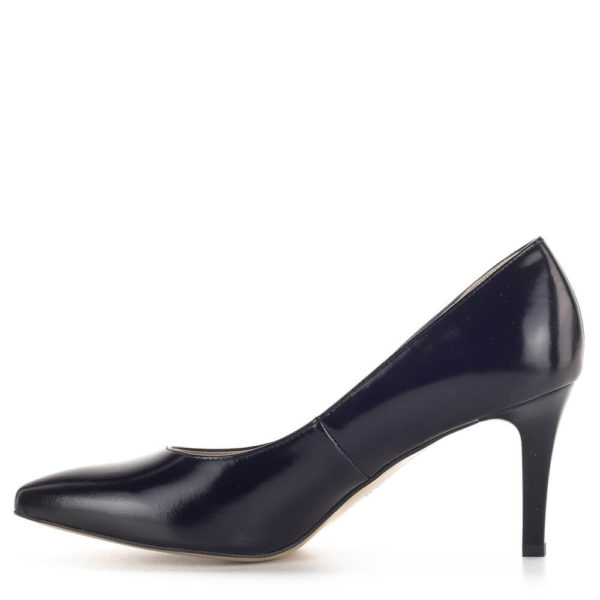 Anis fekete női magassarkő cipő természetes bőr felsőrésszel, bőr béléssel. Kényelmes, elegáns női cipő, alkalmi viseletnek is tökéletes.