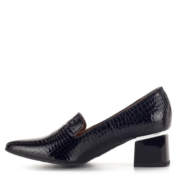 Bioeco női cipő fekete színben lakk bőr felsőrésszel, bőr béléssel. Sarka 5 cm magas.