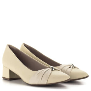 Piccadilly vanília színű elegáns női cipő kis sarokkal. Elegáns hegyes orrú női cipő, sarka nagyon kényelmes, 4 cm magas.