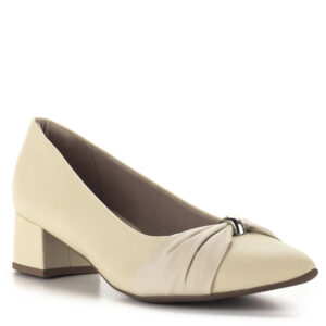 Piccadilly vanília színű elegáns női cipő kis sarokkal. Elegáns hegyes orrú női cipő, sarka nagyon kényelmes, 4 cm magas.