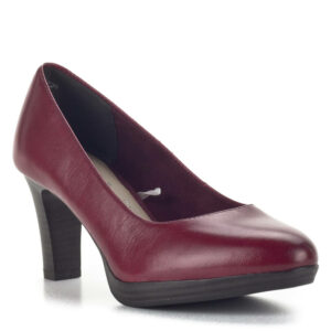Tamaris magassarkú cipő élénk vörös színben. Kényelme platformost talppal készült, stabil sarokkal.