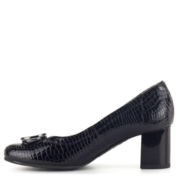 Bioeco elegáns női bőr magassarkú cipő krokkó lakk bőrből, bőr béléssel, elején fém dísszel. Sarka 6 cm.
