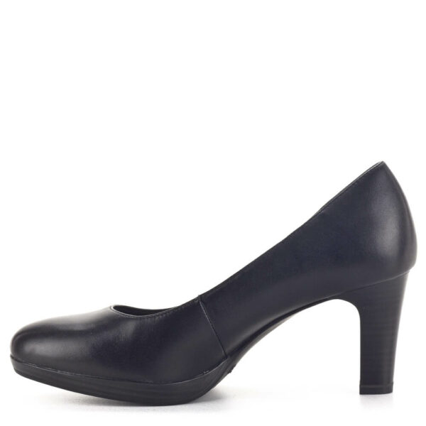 Tamaris magassarkú cipő fekete színben, enyhén emelt platformos talppal. Anyaga bőr, sarka 7,5 cm.