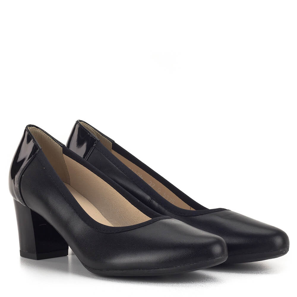 Bioeco fekete női félcipő 6 cm magasságú sarokkal. A cipő bőr felsőrésszel és bőr béléssel készült, kényelmes stabil sarka és puha párnázott bőr bélése egész napos kényelmet nyújt.