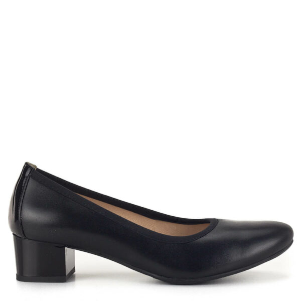 Elegáns Bioeco női cipő 4 centis sarokkal, fekete színben. Bőrből készült, bőr béléssel. Egész nap is kényelmesen hordható bőr cipő.