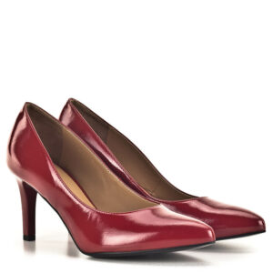 Anis női bőr cipő 7,5 cm magas sarokkal. Piros lakk cipő, mely a sarok és talp kialakításának köszönhetően egy kényelmes női magassarkú. Elegáns cipő, bőr béléssel. 