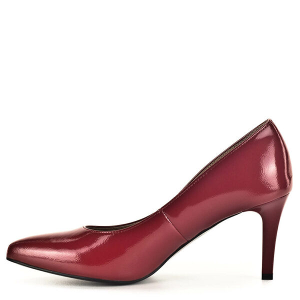 Anis női bőr cipő 7,5 cm magas sarokkal. Piros lakk cipő, mely a sarok és talp kialakításának köszönhetően egy kényelmes női magassarkú. Elegáns cipő, bőr béléssel. 
