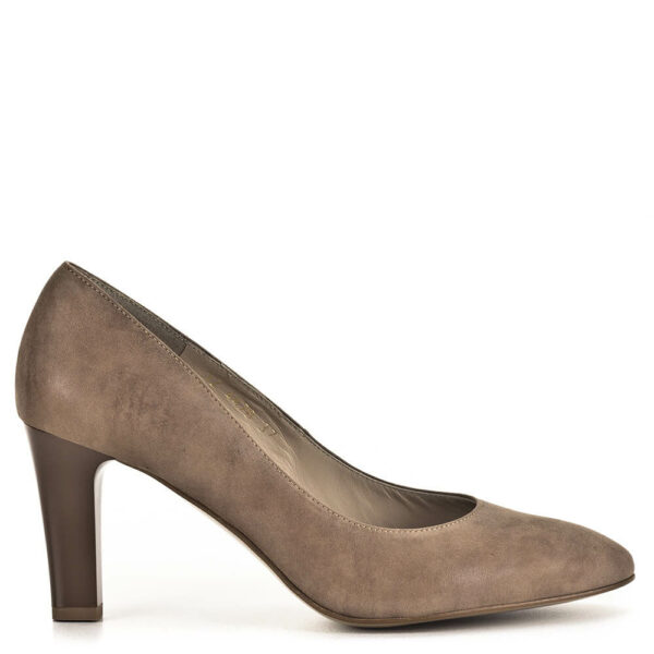 Anis női cipő 7,5 cm magas sarokkal, barna színben. A cipő kívül-belül bőrből készült.