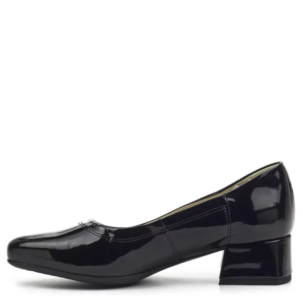 Misstic kis sarkú fekete lakk bőr női cipő. Elegáns női cipő kényelmes, 4 cm-es sarokmagassággal. A cipő kívül-belül bőrből készült, puha párnázott talpbéléssel rendelkezik. Misstic AF-1048V BLACK