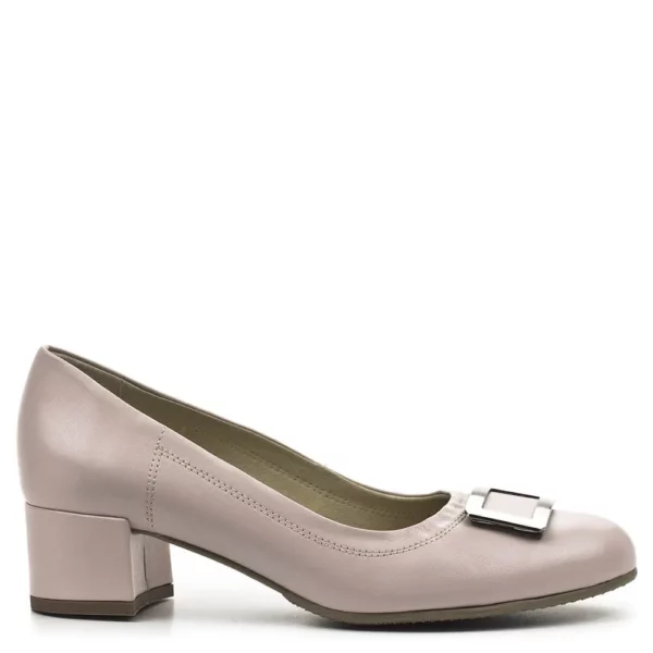 Misstic kis sarkú rózsaszín női bőr cipő fém dísszel. Elegáns női cipő kényelmes, 4 cm-es sarokmagassággal. A cipő kívül-belül bőrből készült, puha párnázott talpbéléssel rendelkezik. Misstic AF-1169V BARBI