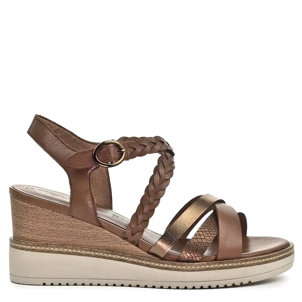 Tamaris telitalpú bőr szandál barna színben, Touch It memóriahabos talpbéléssel. Sarka kb. 7,5 cm magas. Tamaris 1-28220-42 305