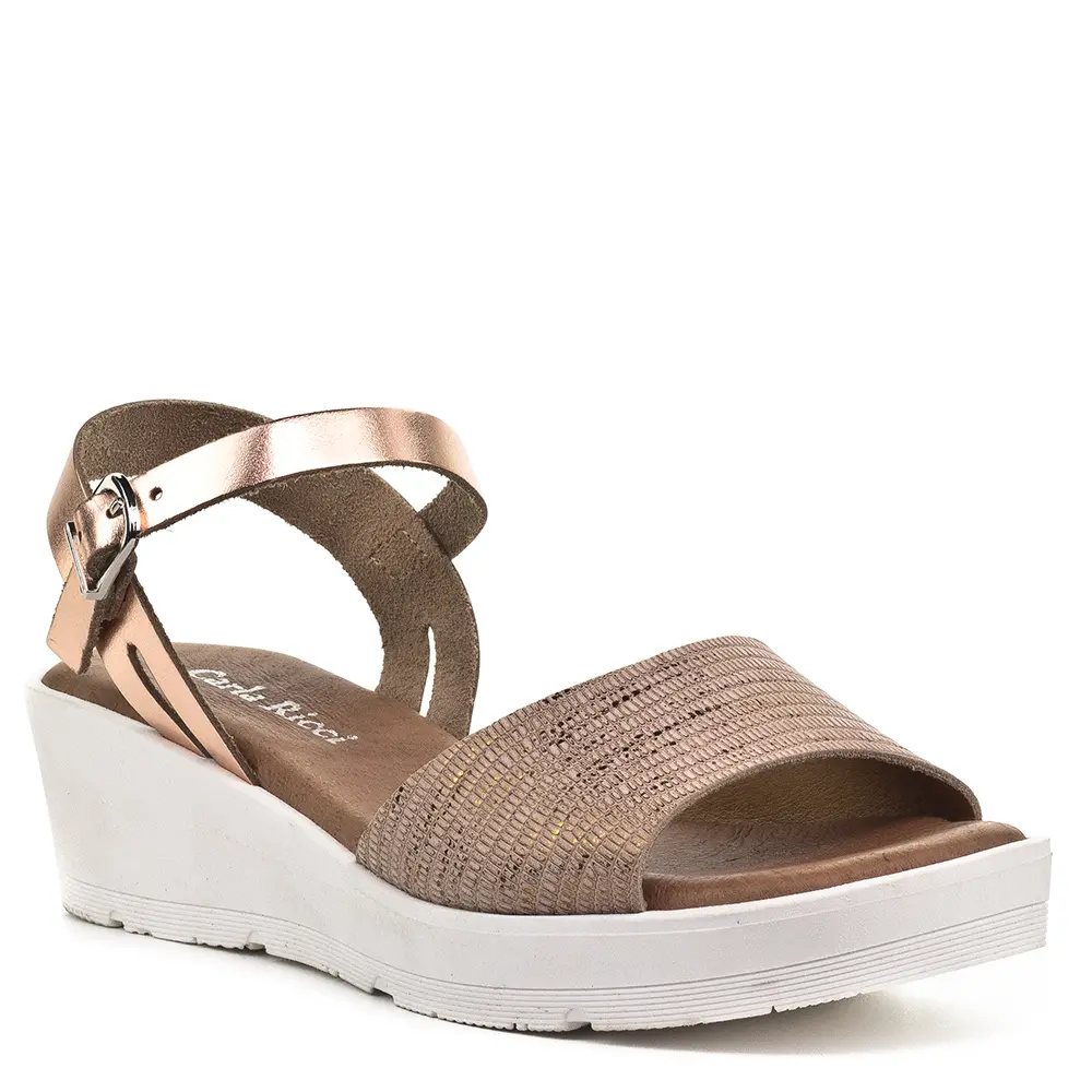 Carla Ricci női szandál 2 cm vastag talppal. Sarka 4 cm magas, nagyon kényelmes, párnázott talpú bőr szandál.