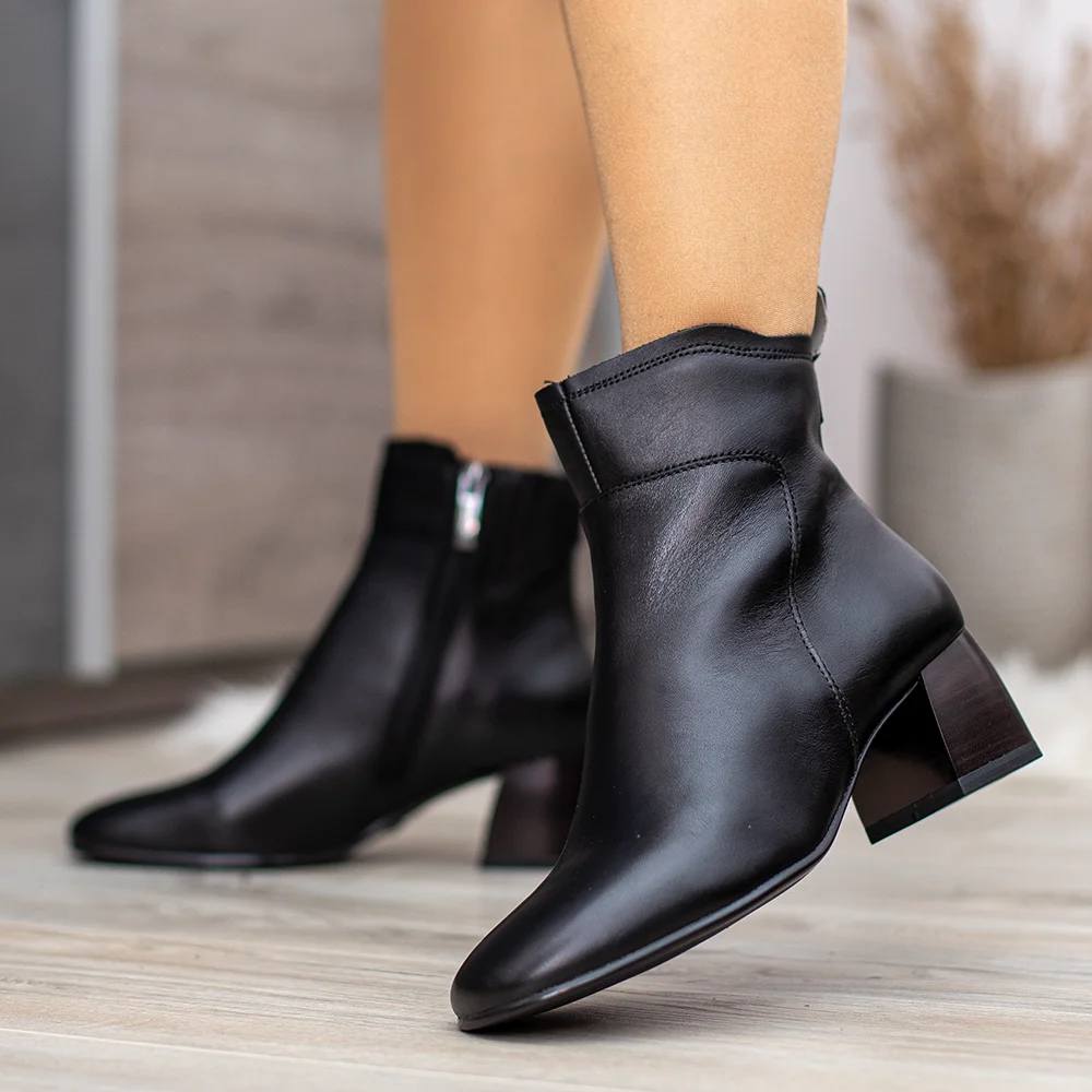 Tamaris tömbsarkú bőr női bokacsizma - Tamaris 1-25323-45 003