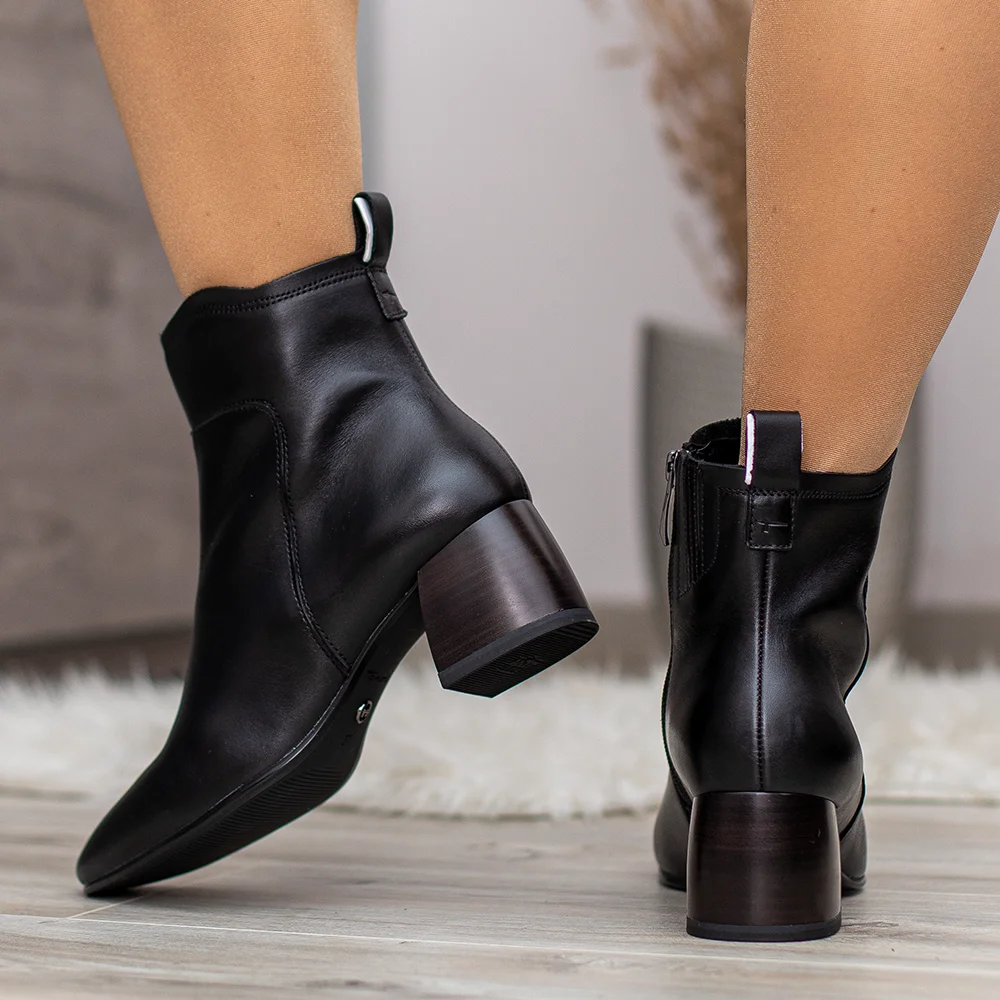 Tamaris tömbsarkú bőr női bokacsizma - Tamaris 1-25323-45 003