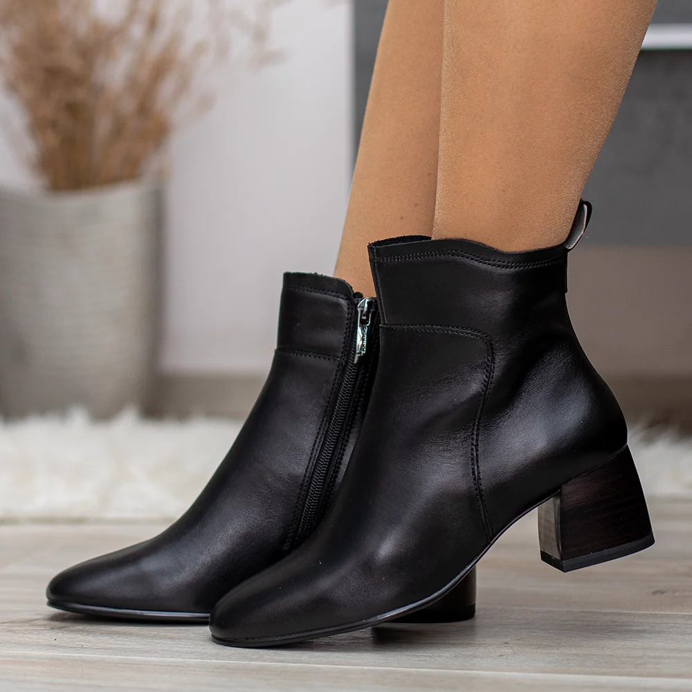 Tamaris tömbsarkú bőr női bokacsizma - Tamaris 1-25323-45 003