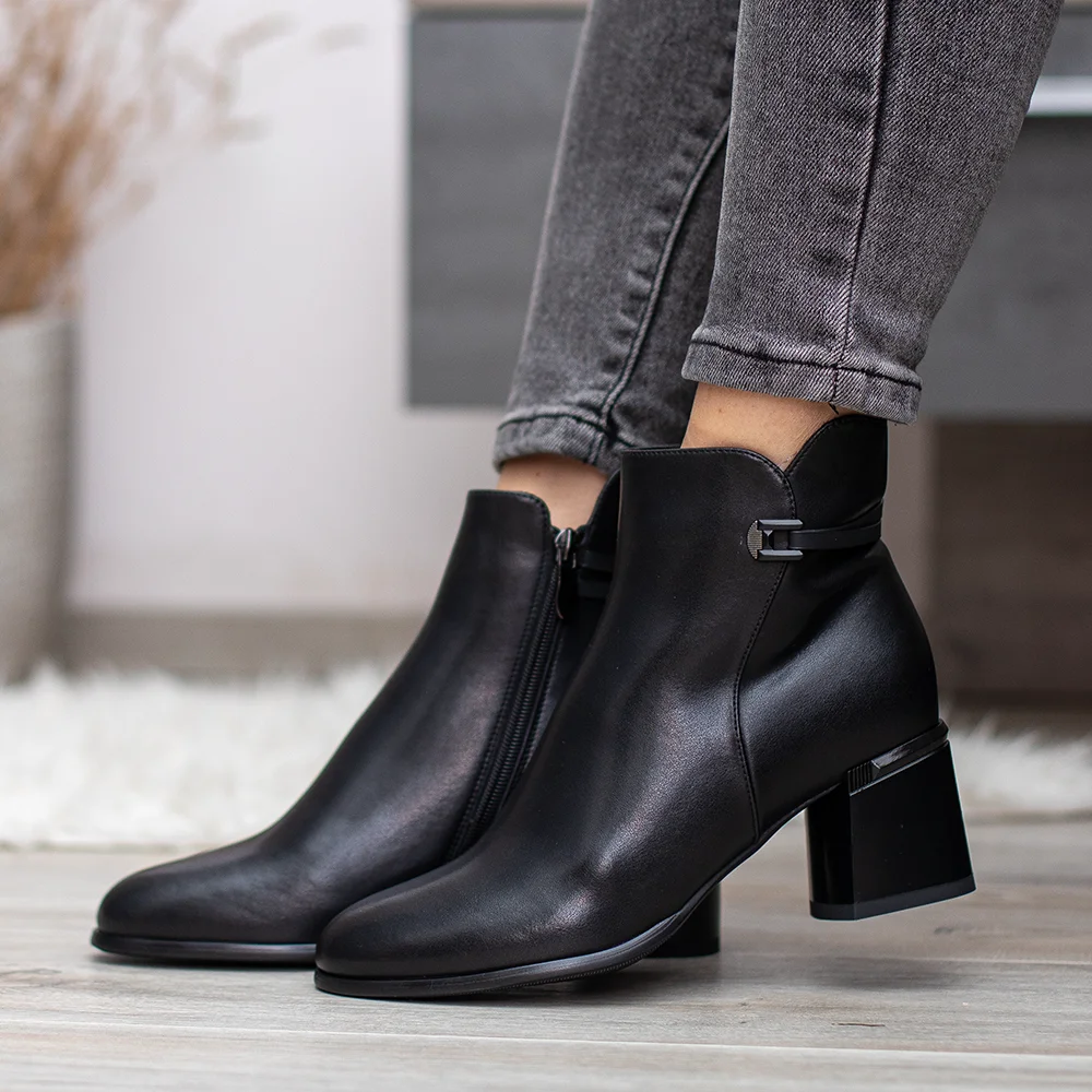 Filippo közepes sarkú elegáns bőr bokacsizma - Filippo DBT7377/25 BK