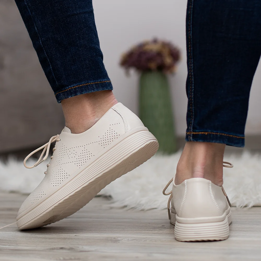 Pass lapos női fűzős bőr cipő bézs színben