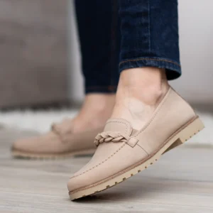 Tamaris lapos női bőr cipő lánc dísszel, nubuk bőrből. Bézs (Taupe) szín. Tamaris 1-24200-20 341