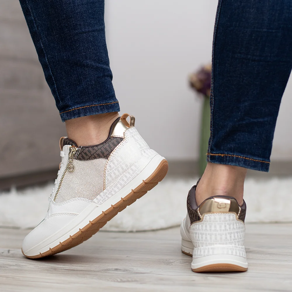 • Tamaris utcai sportcipő kombinált színben • Fűzős modell, de külső oldalán cipzár segíti a viselést • Komfortos kivitel az egész napos kényelemért