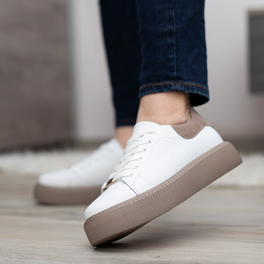 Filippo sportos női fűzős bőr cipő fehér-bézs színben - Filippo DP7502/26 WH