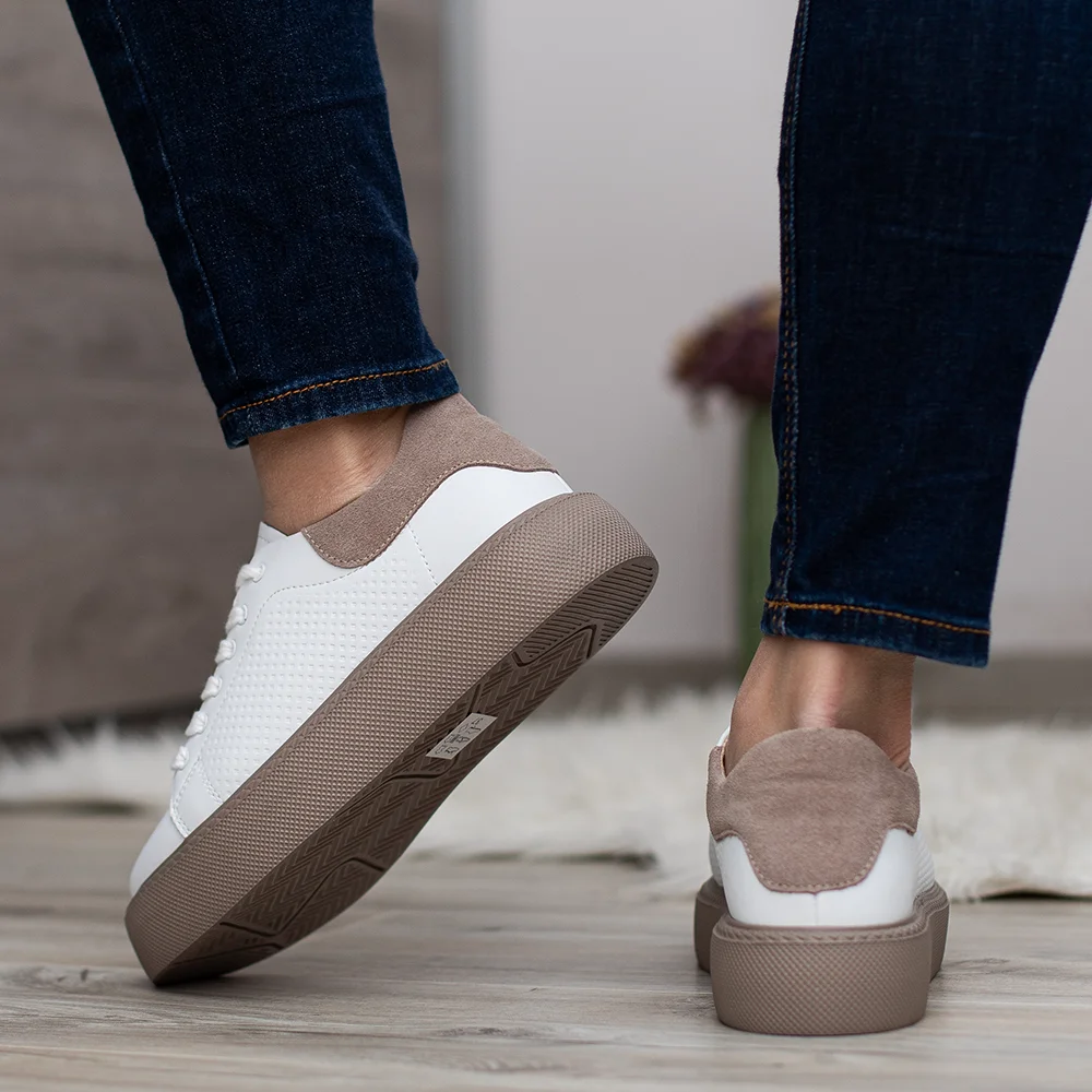 Filippo sportos női fűzős bőr cipő fehér-bézs színben - Filippo DP7502/26 WH