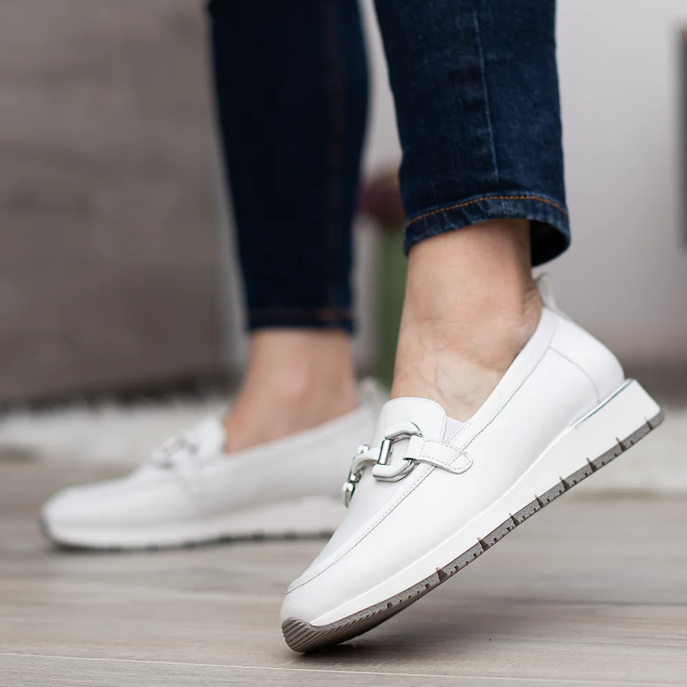 Tamaris bőr mokaszin fehér színben - Tamaris 1-24705-46 117