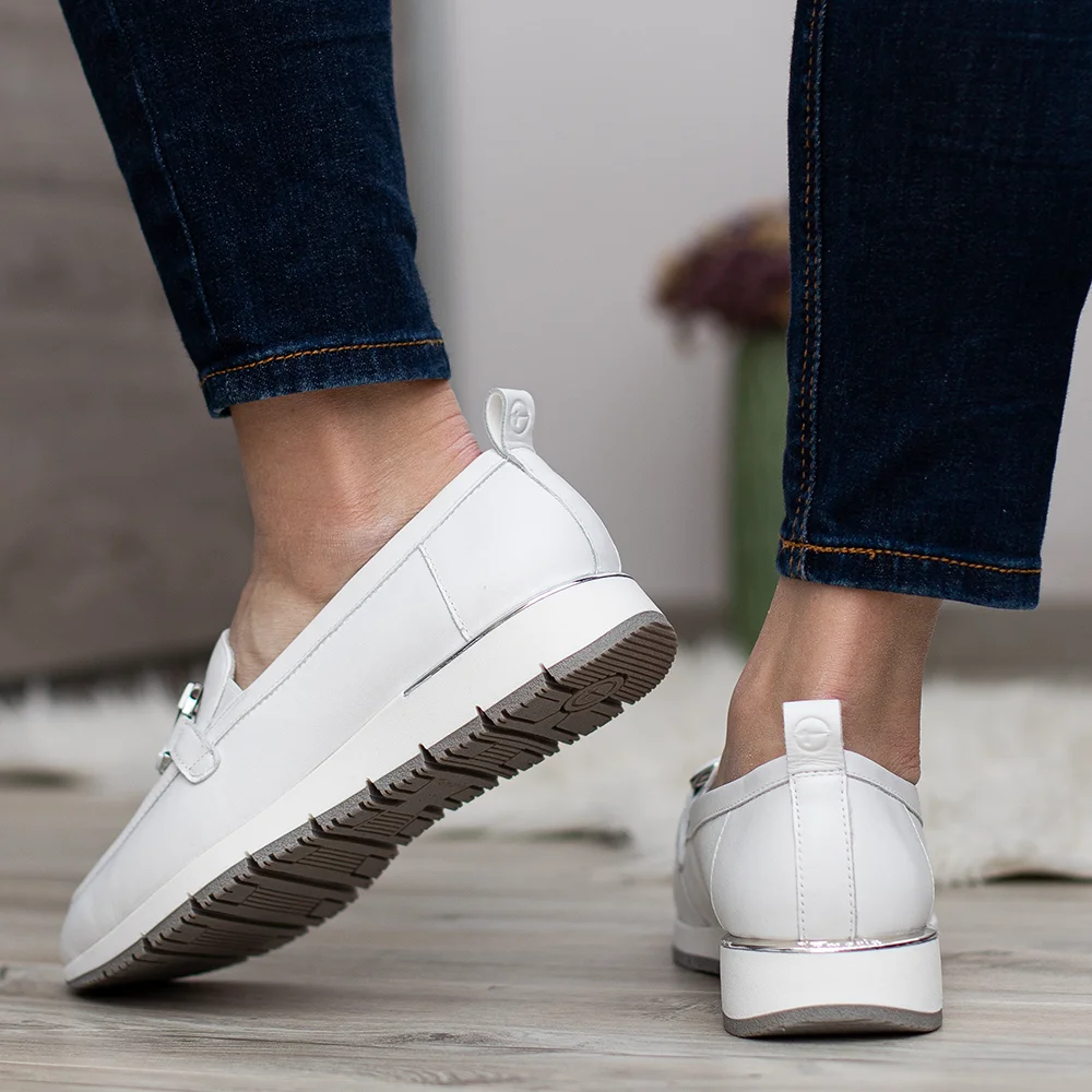 Tamaris bőr mokaszin fehér színben - Tamaris 1-24705-46 117