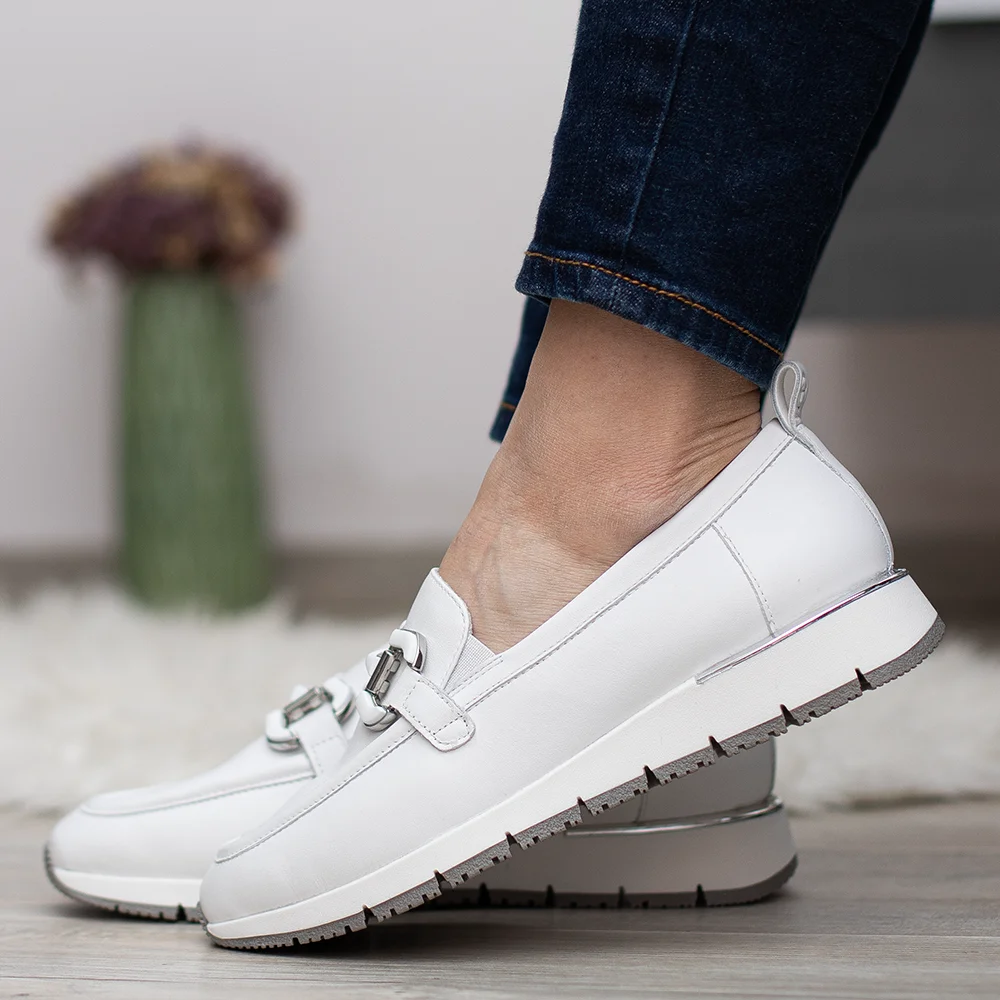 Tamaris bőr mokaszin fehér színben - Tamaris 1-24705-46 117